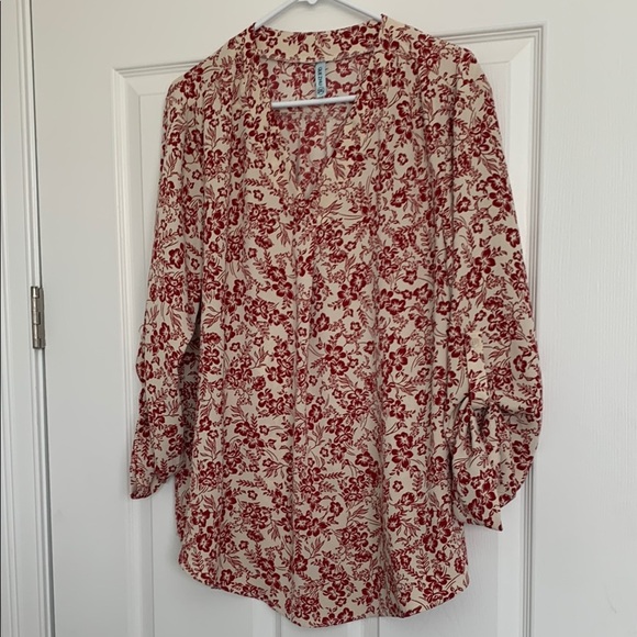 Quechu Floral Dark Res and Cream Women's Top - Picture 1 of 5